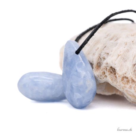 Acheter Pendentif Calcite Bleue - N°5949-2 dans la boutique en ligne Kûrma. Spécialisé dans des pierres de qualité directement importer depuis les artisans lapidaires.