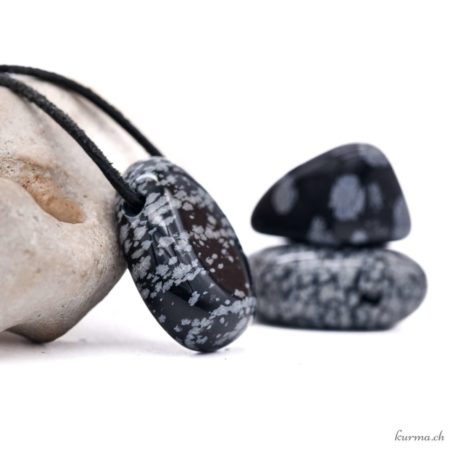 Acheter Pendentif Obsidienne Flocon de Neige - N°7125-2 dans la boutique en ligne Kûrma. Spécialisé dans des pierres de qualité directement importer depuis les artisans lapidaires.