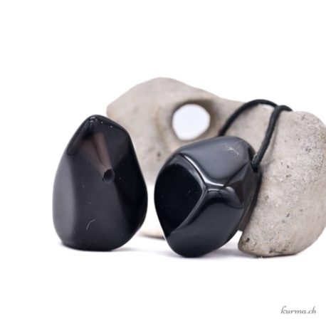 Acheter Pendentif Obsidienne Noir L - N°7171-3 dans la boutique en ligne Kûrma. Spécialisé dans des pierres de qualité directement importer depuis les artisans lapidaires.