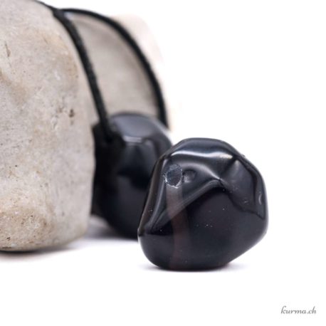 Acheter Pendentif Obsidienne Noir M - N°8455-2 dans la boutique en ligne Kûrma. Spécialisé dans des pierres de qualité directement importer depuis les artisans lapidaires.
