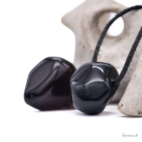 Acheter Pendentif Obsidienne Noir M - N°8455-3 dans la boutique en ligne Kûrma. Spécialisé dans des pierres de qualité directement importer depuis les artisans lapidaires.