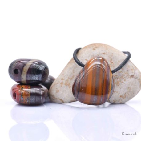 Pendentif Oeil de Fer (d) - N°5303-3 disponible en ligne et dans la boutique Kûrma. Votre magasin  de pierre et minéraux en Suisse