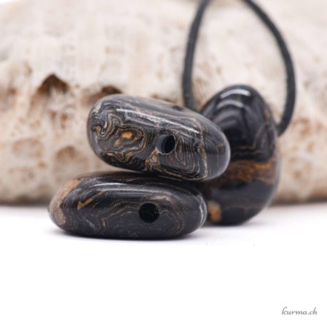 Acheter Pendentif Stromatolite M - N°8622-2 dans la boutique en ligne Kûrma. Spécialisé dans des pierres de qualité directement importer depuis les artisans lapidaires.