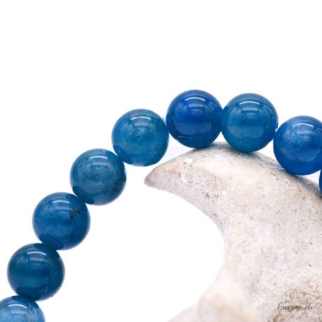 Acheter Bracelet Apatite 'AAA' perles 8mm - N°16087-2 dans la boutique en ligne Kûrma. Spécialisé dans des pierres de qualité directement importer depuis les artisans lapidaires.