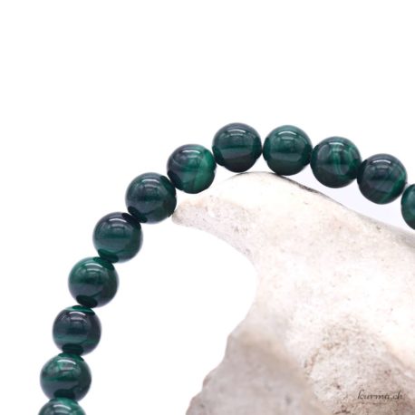 Acheter Bracelet 'Dark' Malachite 'AA' perles 6mm - N°16125-2 dans la boutique en ligne Kûrma. Spécialisé dans des pierres de qualité directement importer depuis les artisans lapidaires.