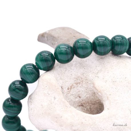 Acheter Bracelet 'Dark' Malachite 'AA' perles 8mm - N°16127-3 dans la boutique en ligne Kûrma. Spécialisé dans des pierres de qualité directement importer depuis les artisans lapidaires.