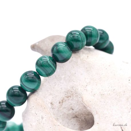 Acheter Bracelet 'Light' Malachite 'AA' perles 8mm - N°16126-2 dans la boutique en ligne Kûrma. Spécialisé dans des pierres de qualité directement importer depuis les artisans lapidaires.