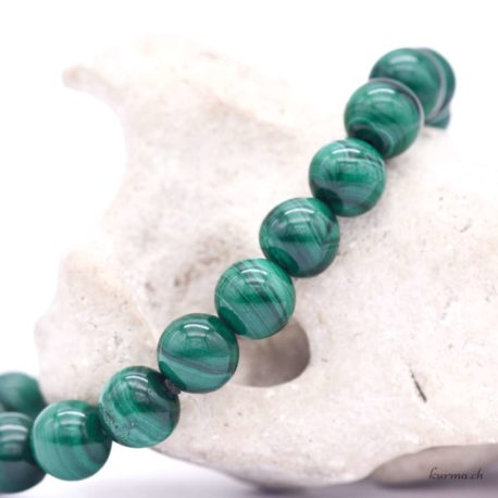 Acheter Bracelet 'Light' Malachite 'AA' perles 8mm - N°16126-3 dans la boutique en ligne Kûrma. Spécialisé dans des pierres de qualité directement importer depuis les artisans lapidaires.