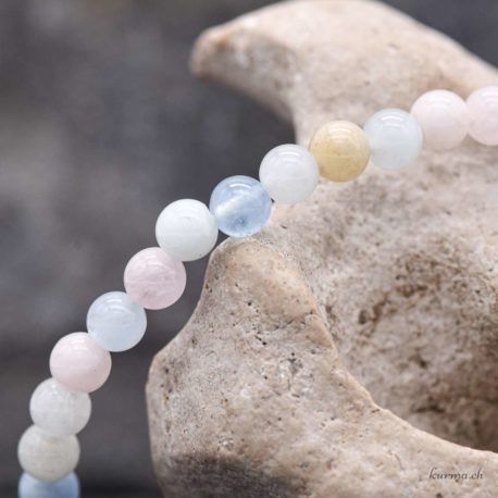 Acheter Bracelet Morganite perles 4mm - N°16130-3 dans la boutique en ligne Kûrma. Spécialisé dans des pierres de qualité directement importer depuis les artisans lapidaires.