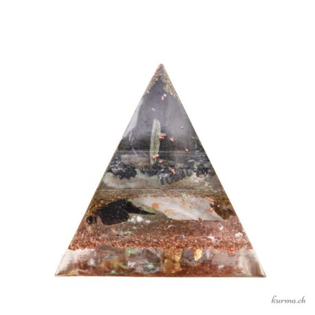 Acheter Orgonite Pyramide cm Résine naturelle - N°1-3 dans la boutique en ligne Kûrma. Magasin suisse d'orgonite artisanale de qualité.