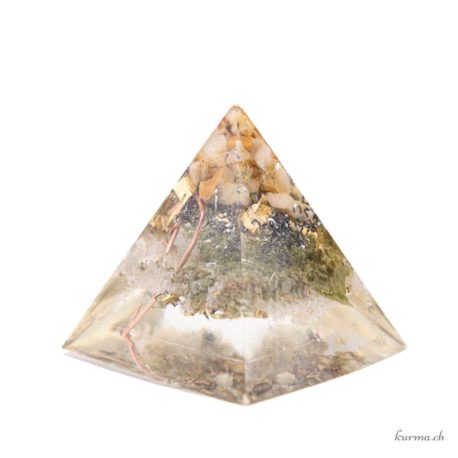 Acheter Orgonite Pyramide cm Résine naturelle - N°11-2 dans la boutique en ligne Kûrma. Magasin suisse d'orgonite artisanale de qualité.