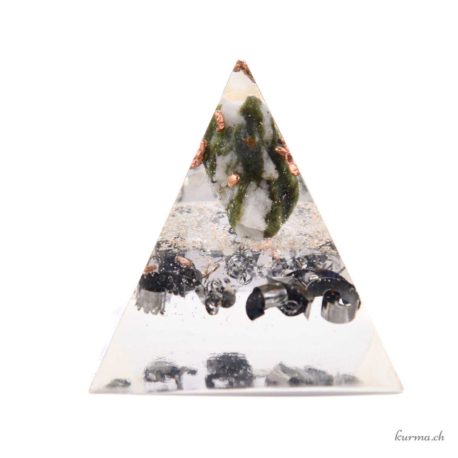 Acheter Orgonite Pyramide cm Résine naturelle - N°5-1 dans la boutique en ligne Kûrma. Magasin suisse d'orgonite artisanale de qualité.