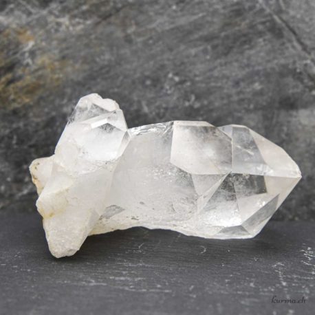 Acheter Minéraux Cristal de Roche 140g - N°14810.15-3 dans la boutique en ligne Kûrma. Magasin suisse de pierre de qualité.