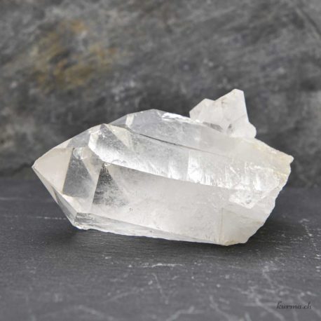 Acheter Minéraux Cristal de Roche 140g - N°14810.15-4 dans la boutique en ligne Kûrma. Magasin suisse de pierre de qualité.