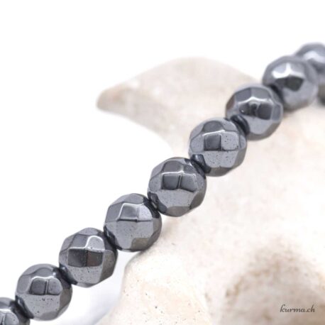 Bracelet Hématite 6mm Facettes - N°17160.170-3 disponible en ligne et dans la boutique Kûrma.