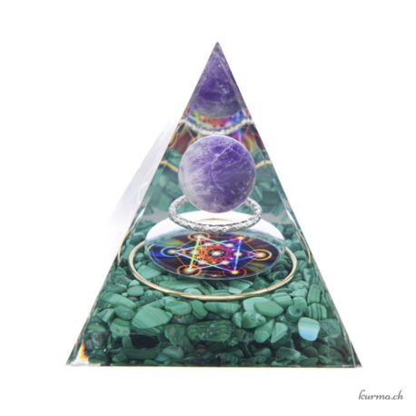 Orgonite Pyramide Améthyste et Malachite Métatron - N°17790-1 disponible en ligne et dans la boutique Kûrma.