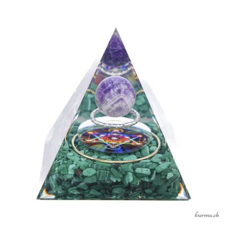 Orgonite Pyramide Améthyste et Malachite Métatron - N°17790-2 disponible en ligne et dans la boutique Kûrma.