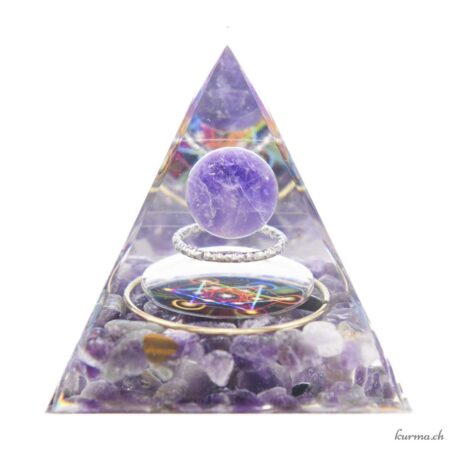 Orgonite Pyramide Améthyste Métatron 6cm - N°17793-1 disponible en ligne et dans la boutique Kûrma.