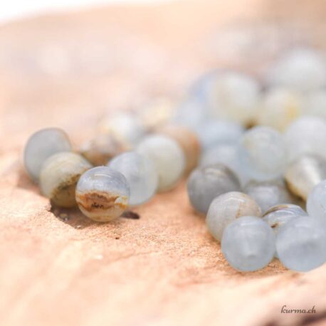 Perle Calcite Bleue 4mm sur Fil 40cm- N°17479-2 disponible en ligne et dans la boutique Kûrma.