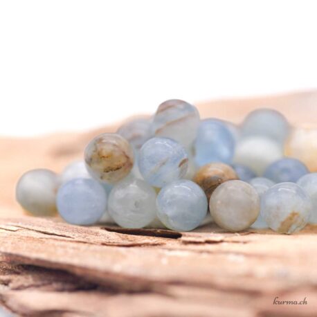 Perle Calcite Bleue 6mm sur Fil 40cm- N°17480-2 disponible en ligne et dans la boutique Kûrma.