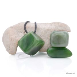 Jade néphrite - Pendentif en pierre percée