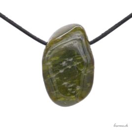 Vésuvianite - Pendentif en pierre percée