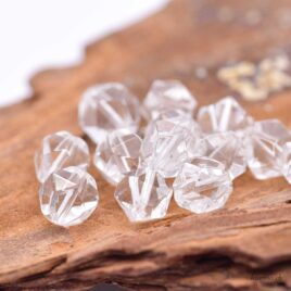 Cristal de roche - Perles 7-7.5mm - Facettes triangulaires - N°18874 • perle cristal de roche facette triangulaire 7.5mm 39cm laser no18874 2 Bergkristall - Perlen 7-7.5mm - Dreieckige Facetten
