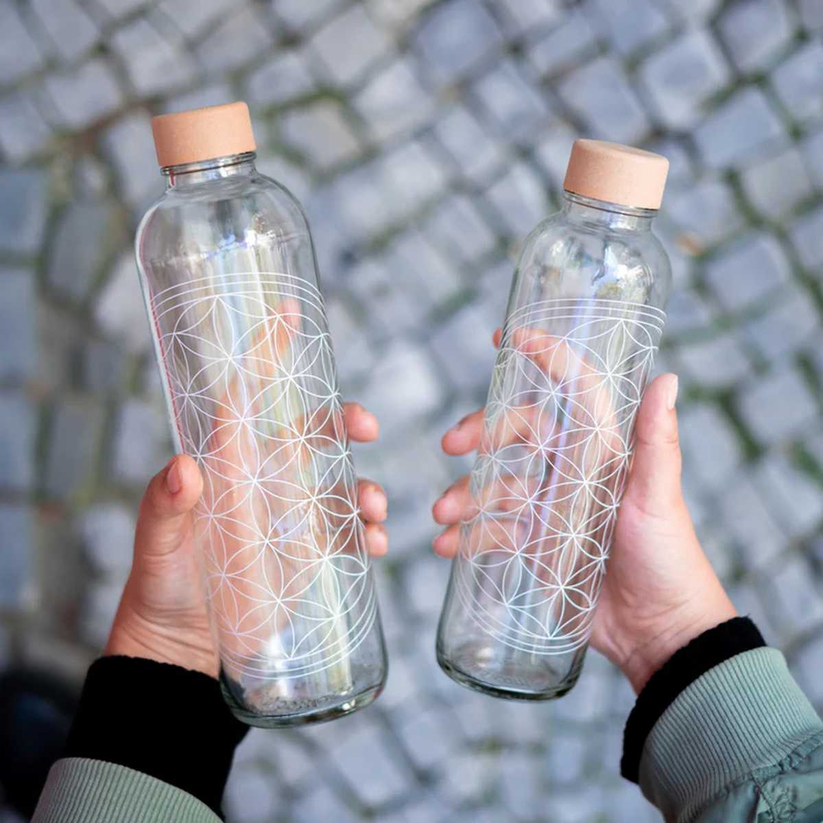 Gourde Carry - Fleur de vie 0.7l Gourde Carry - Fleur de vie 0.7l