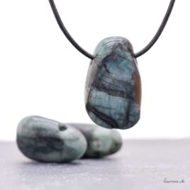 Smaragdite su feldspato - Ciondolo in pietra forata